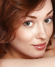 Cute teen posing nude